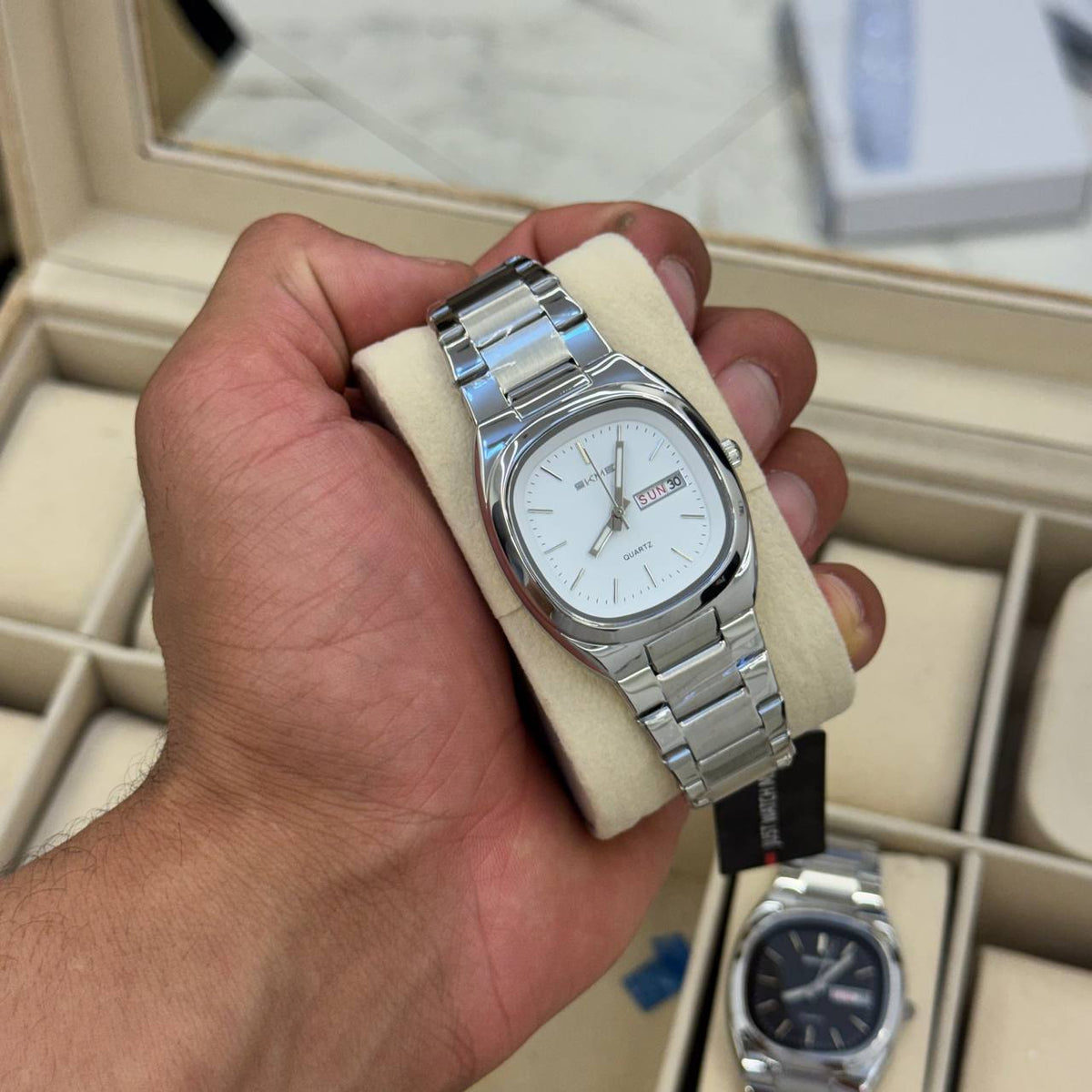 SKMEI 2420 — Montre Minimaliste en Acier  Inoxydable Original (Unisexe)