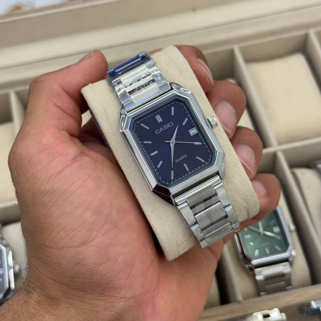 Montre Casio Rectangulaire Classique — Acier